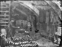 831305 Gezicht in de Stadskelder, de opslagruimte voor de wijnhandel Finjé & Co. (Oudegracht Weerdzijde 5) te ...